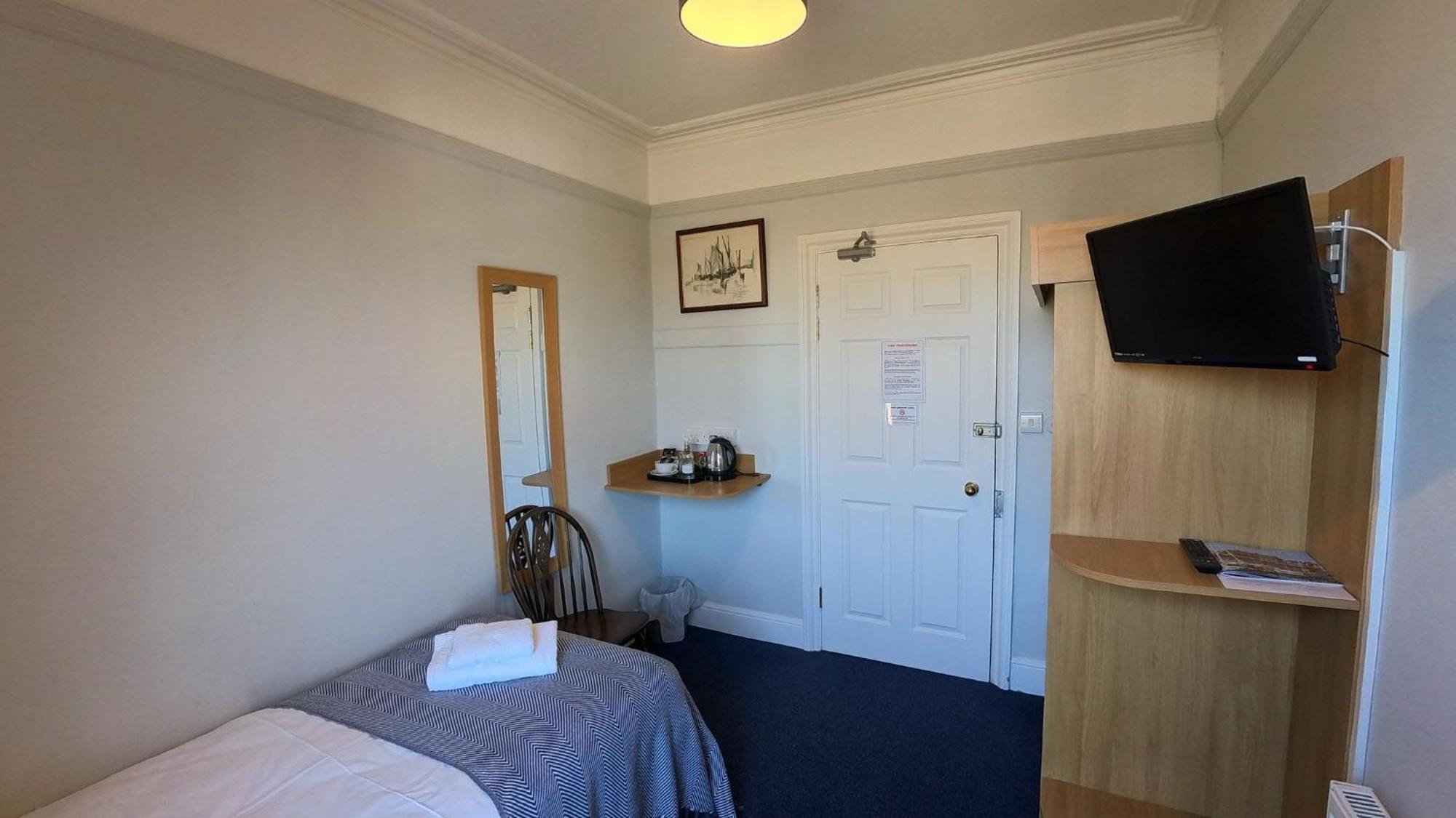 Hotel Royal Temple Yacht Club à Ramsgate Extérieur photo