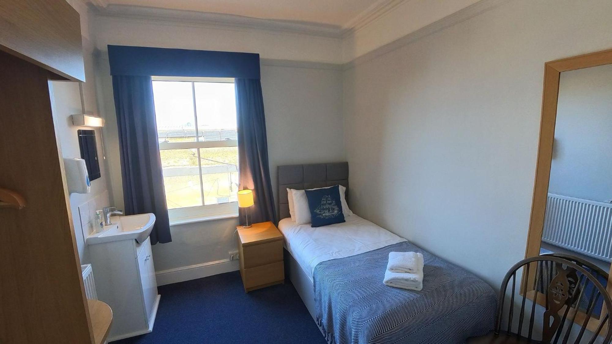 Hotel Royal Temple Yacht Club à Ramsgate Extérieur photo